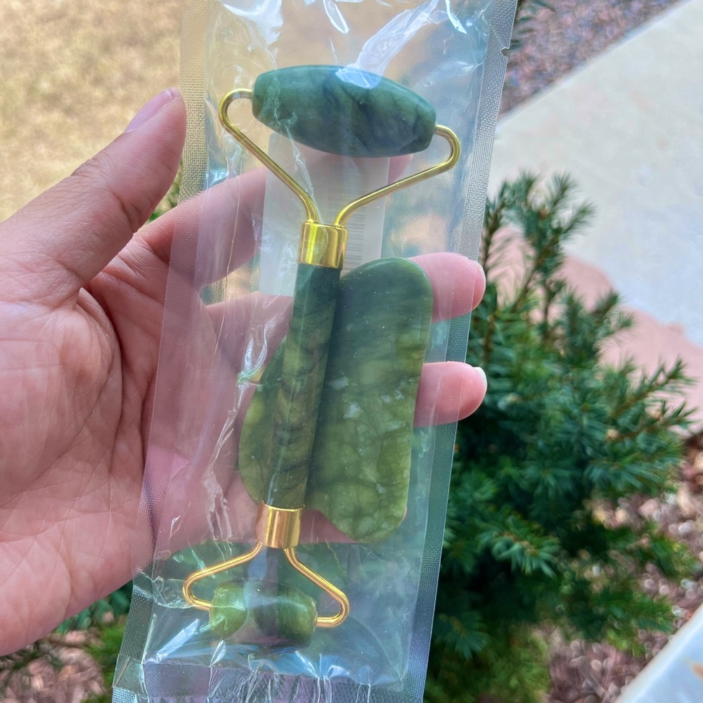 Green Stone Facial Roller and Gua Sha Set